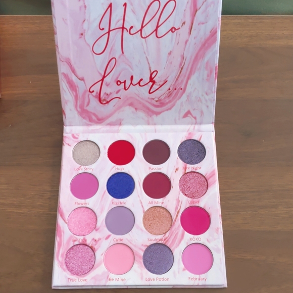 Brand New Makeup Palette - Picture 2 of 3